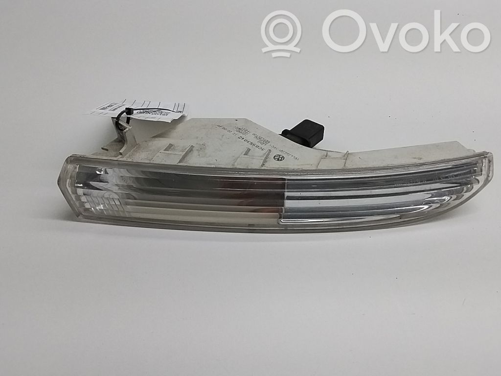 Volkswagen PASSAT CC Front indicator light 