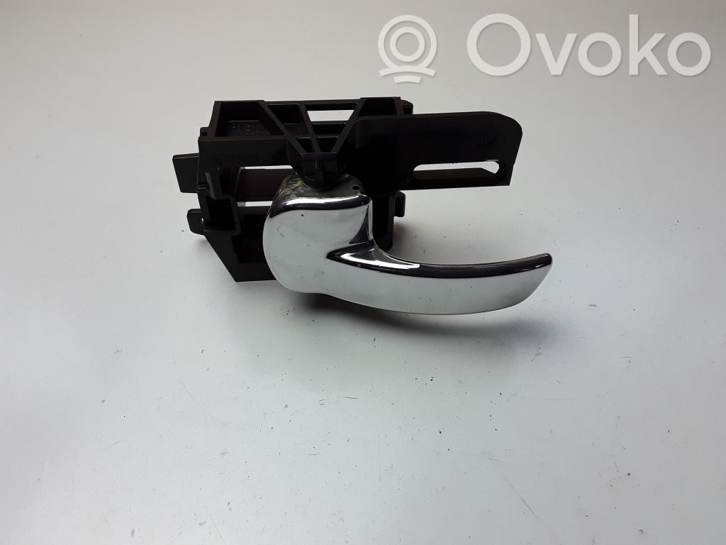Nissan Qashqai Klamka wewnętrzna drzwi tylnych 
