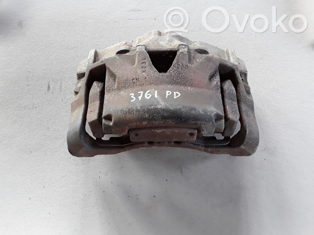 Volvo XC70 Zacisk hamulcowy przedni 