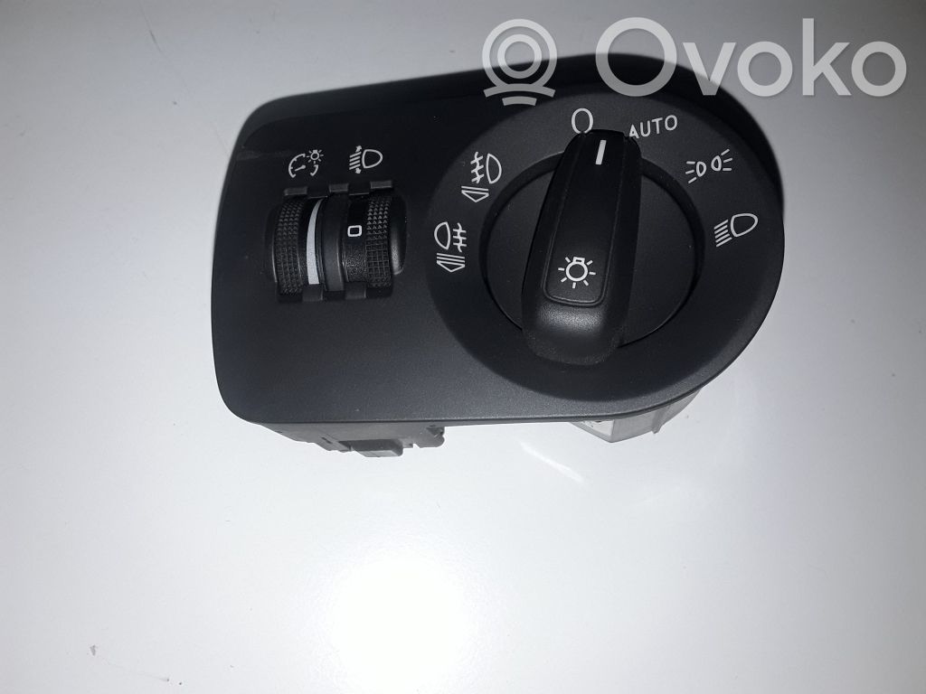 Audi Q3 8U Light switch 