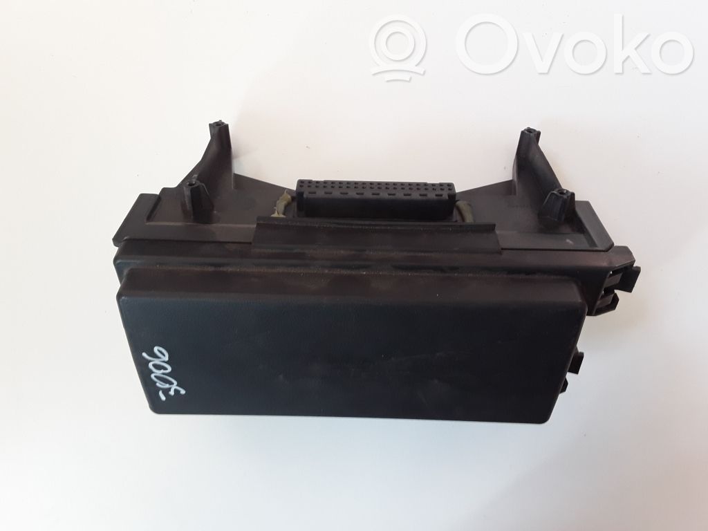 Jeep Grand Cherokee (WK) Fuse module 