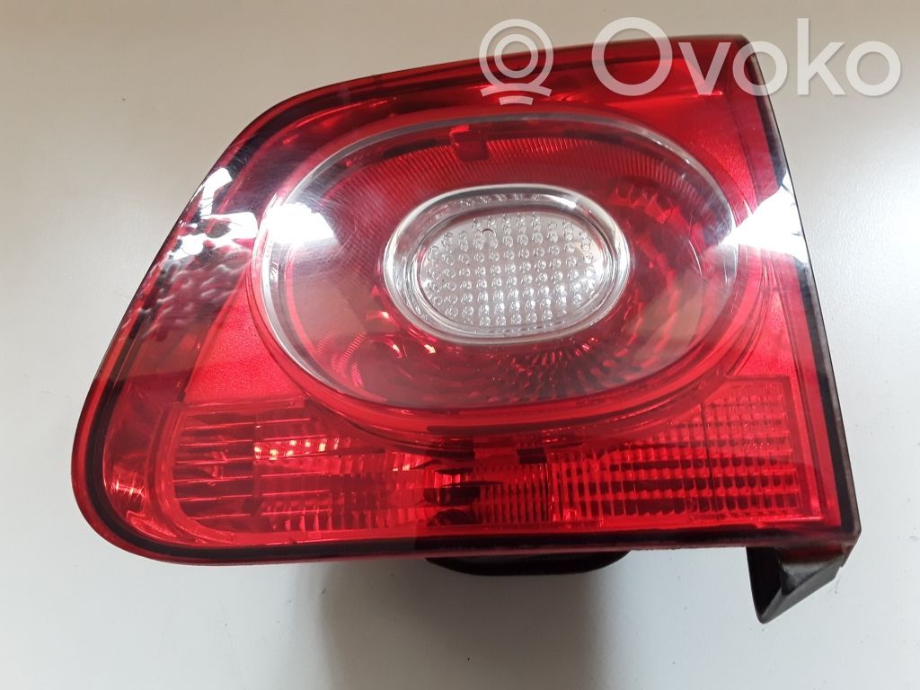 Volkswagen Tiguan Lampy tylnej klapy bagażnika 