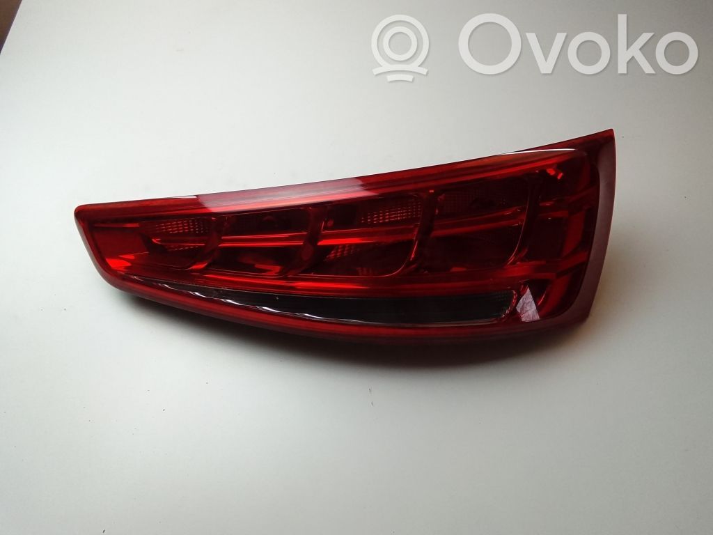 Audi Q3 8U Aizmugurējais lukturis pārsegā 
