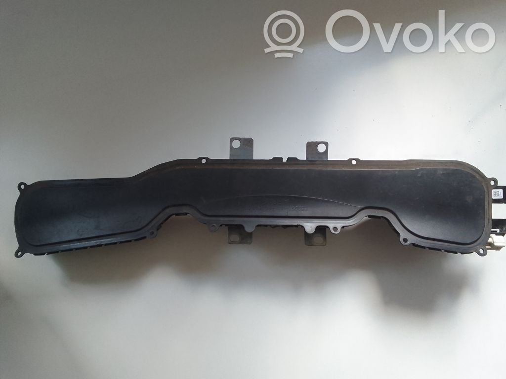 Volvo V40 Jalankulkijan turvatyyny 