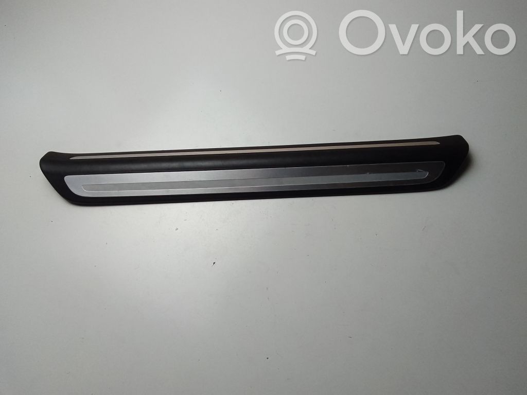 Audi Q3 8U Listwa progowa przednia 