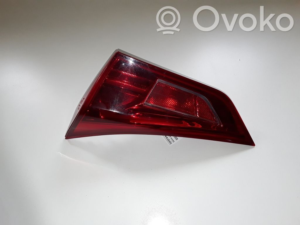 Toyota Auris E180 Takaluukun takavalot 