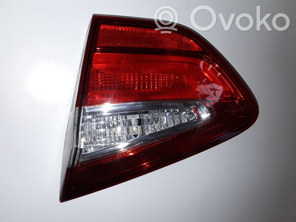 KIA Rio Takaluukun takavalot 