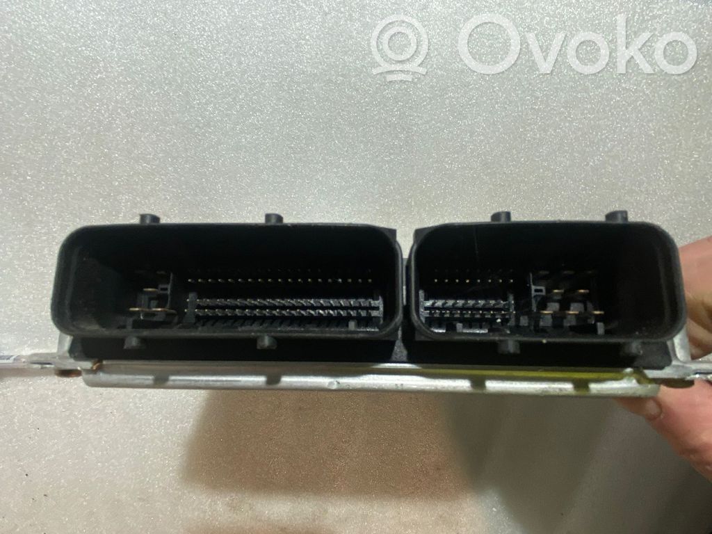 Engine control unit/module   8E0909557D,26SA8305,0261207753