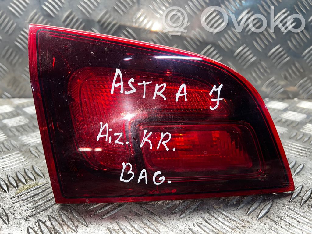 Opel Astra J Lampy tylnej klapy bagażnika 