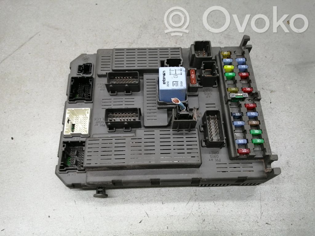 Peugeot 807 Fuse module 