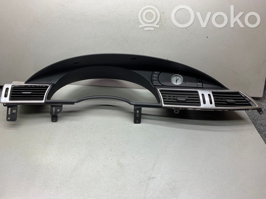 Chrysler Pacifica Dashboard trim 