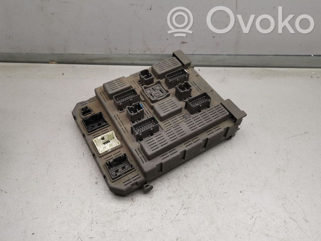 Peugeot 607 Fuse module 