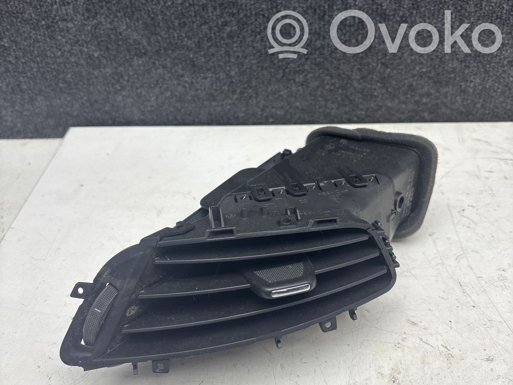 Opel Zafira C Dysze / Kratki środkowego nawiewu deski rozdzielczej 