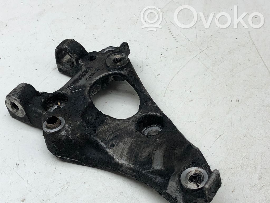 Peugeot 308 Engine mounting bracket 