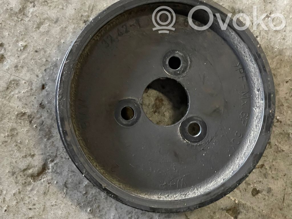 BMW X3 E83 Ohjaustehostimen pumpun hihnapyörä 