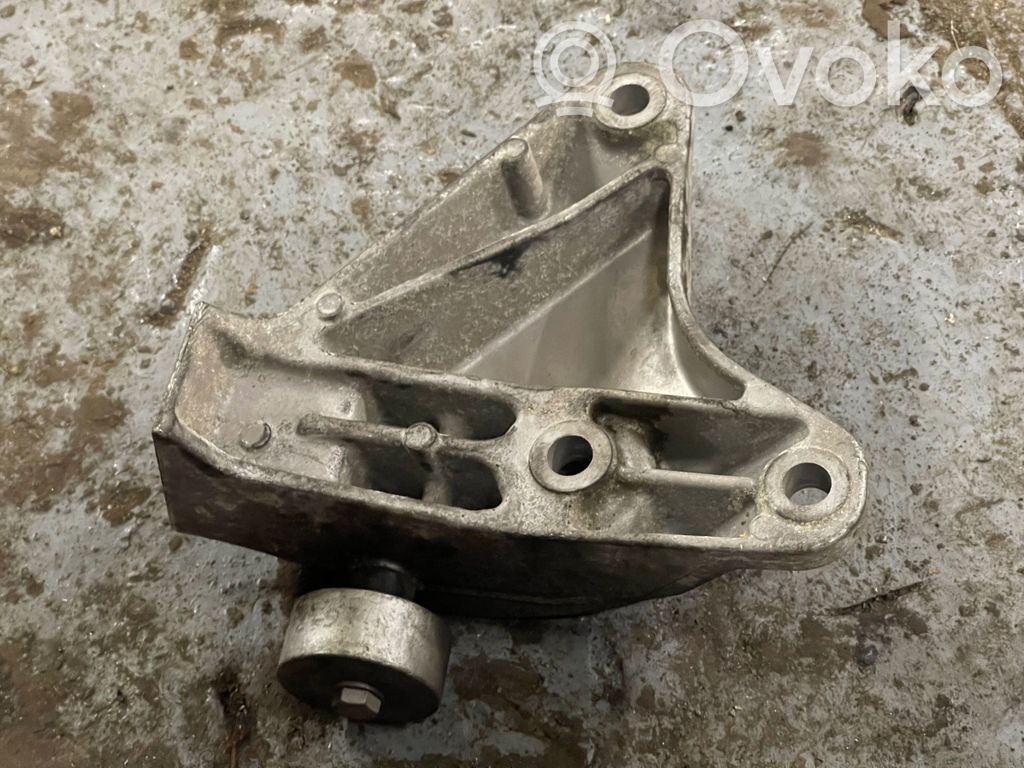 BMW 5 F10 F11 Uchwyt / Mocowanie sprężarki klimatyzacji 