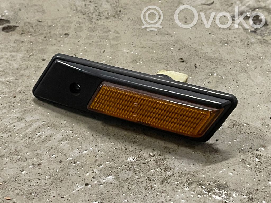 Front fender indicator light   13780149