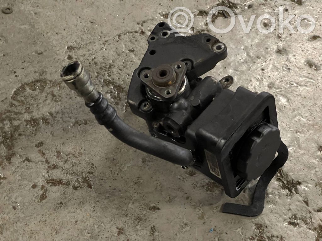 Power steering pump   6762279,7692974532