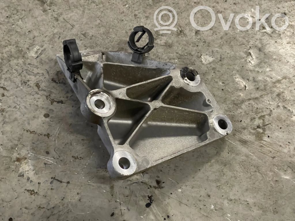 BMW X3 E83 Engine mounting bracket 