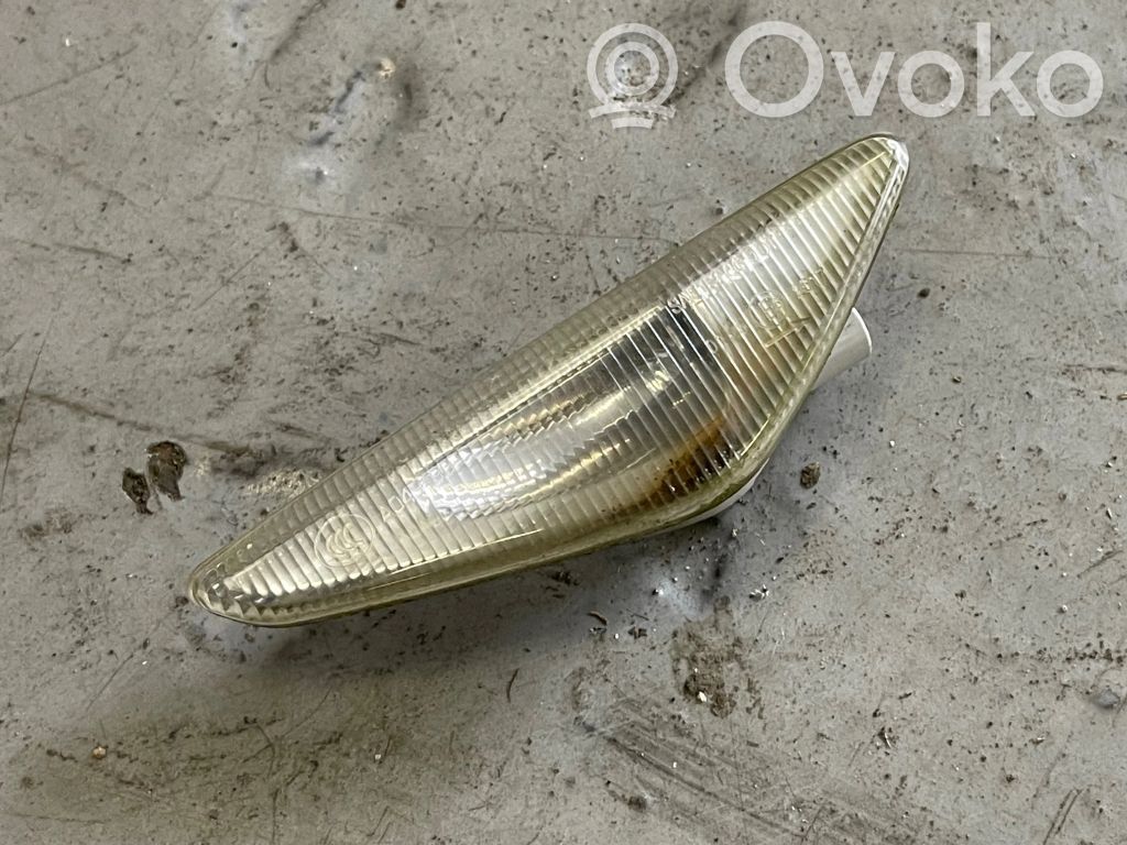 Front fender indicator light   7267978,7171008,9218000
