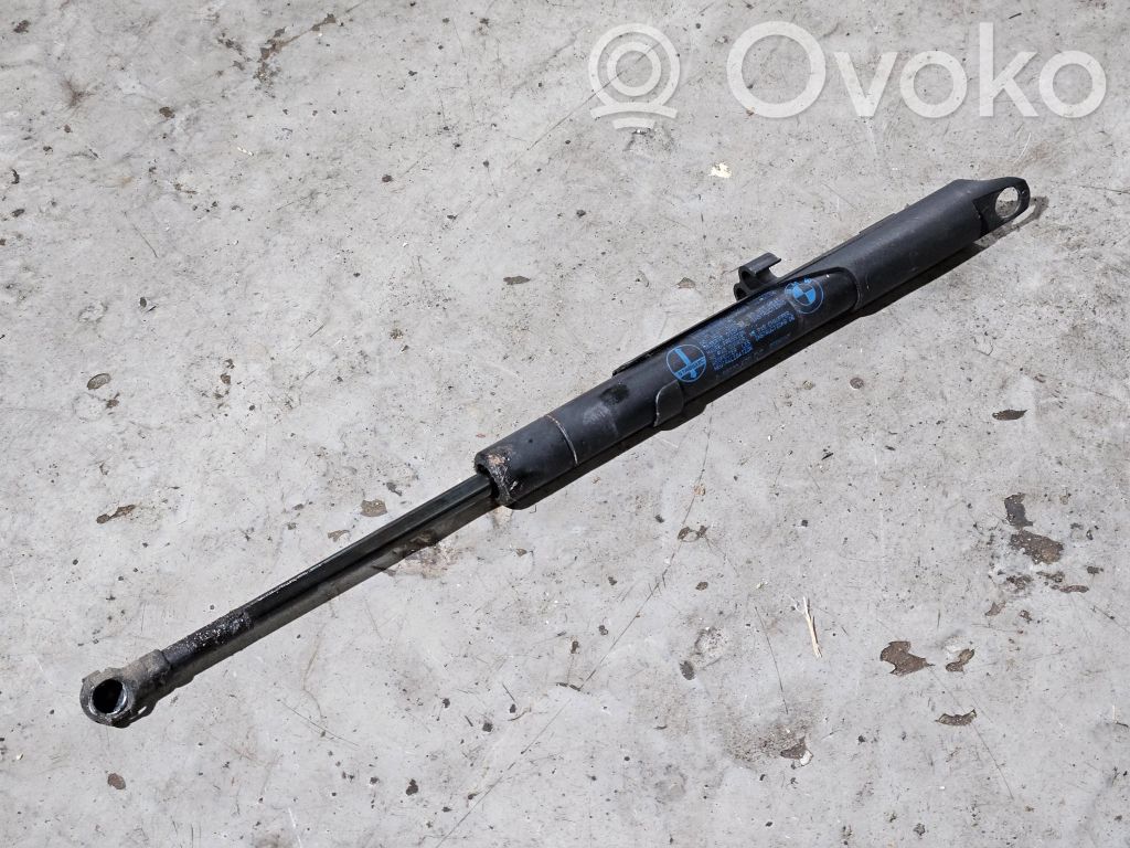 BMW 7 E38 Konepellin kaasujousi 