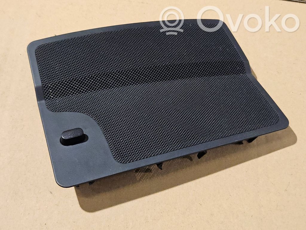 Cache enceinte centrale   7034131,6944017