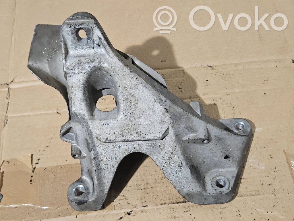 Engine mounting bracket   6779368,24168110