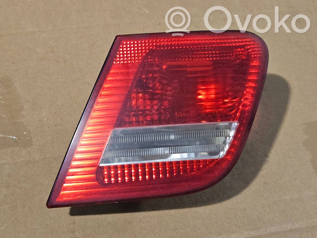 BMW 3 E46 Aizmugurējais lukturis pārsegā 