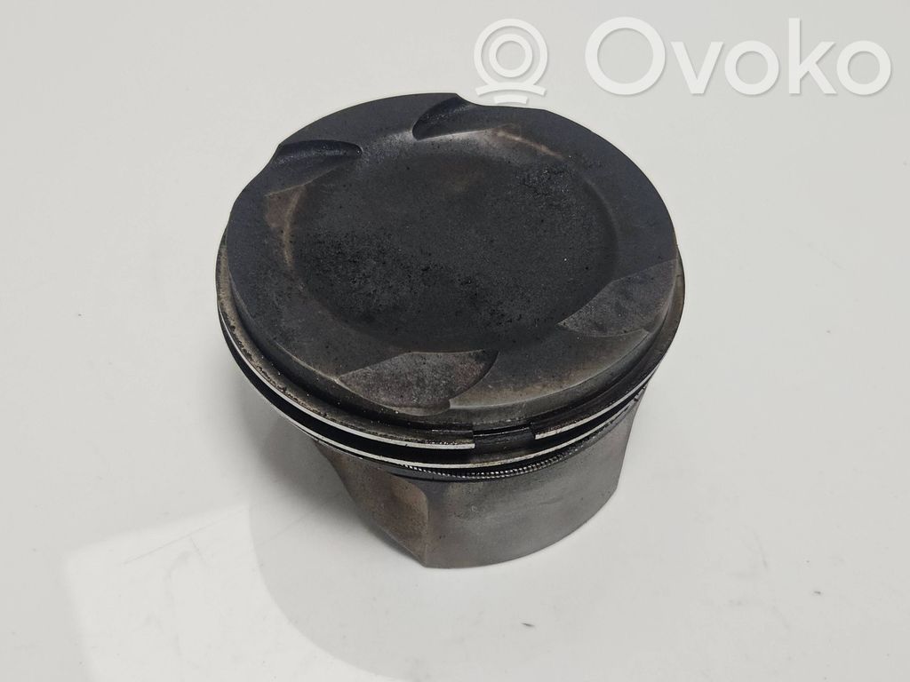 BMW X5 E70 Piston 