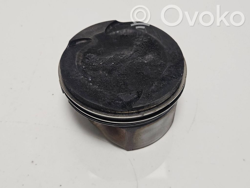 BMW X5 E70 Piston 