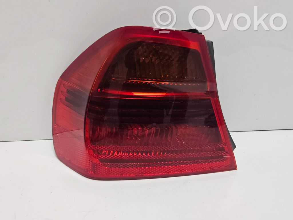 Rear/tail lights   6937457