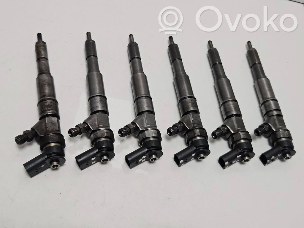 Fuel injector   7789661