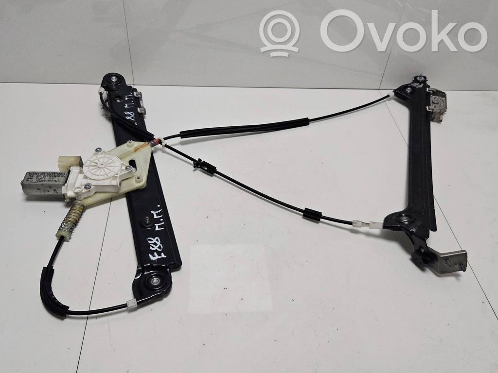 BMW 1 E82 E88 Front door window regulator with motor 
