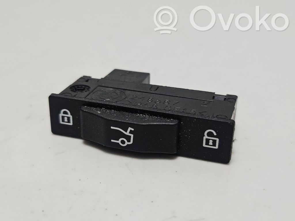 Tailgate/boot open switch button   9253780,372012