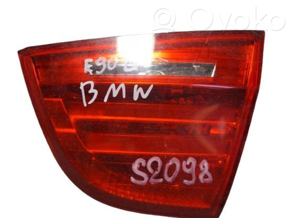BMW 3 E90 E91 Aizmugurējais lukturis pārsegā 