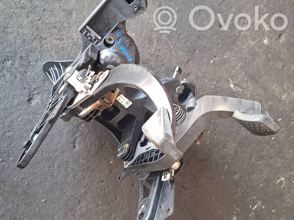 Opel Astra K Kaasupoljin 