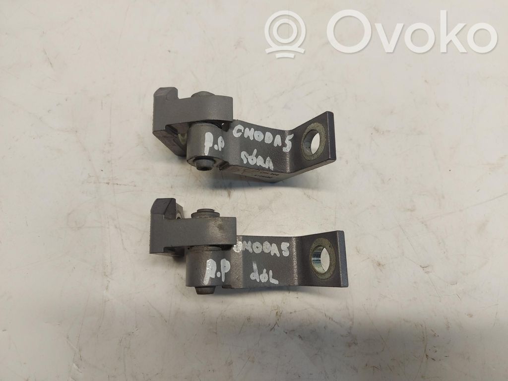 Chery 5/C5 Bisagra inferior puerta delantera 