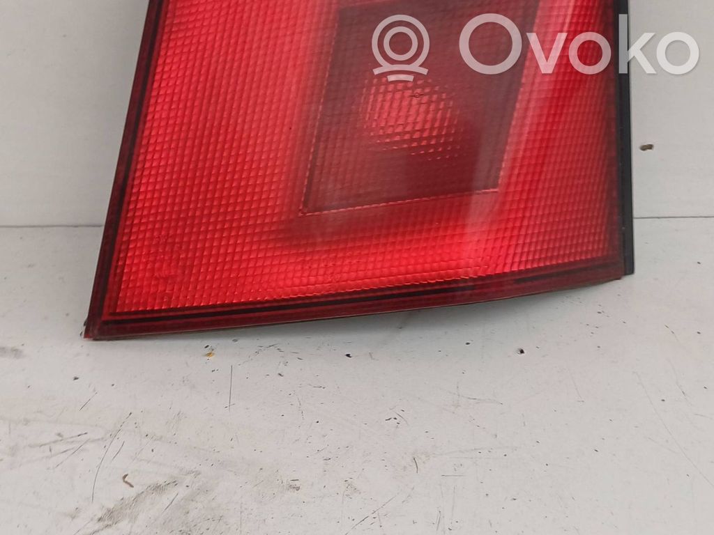 Mitsubishi Carisma Takaluukun takavalot 