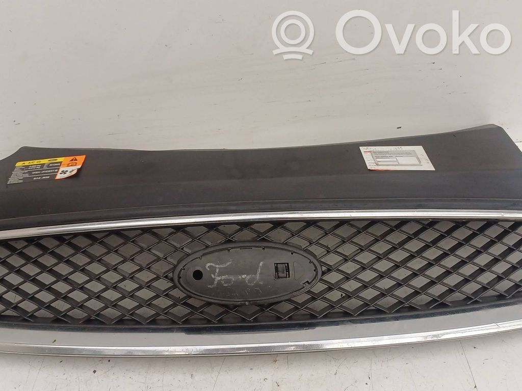 Ford Focus Rejilla superior del radiador del parachoques delantero 