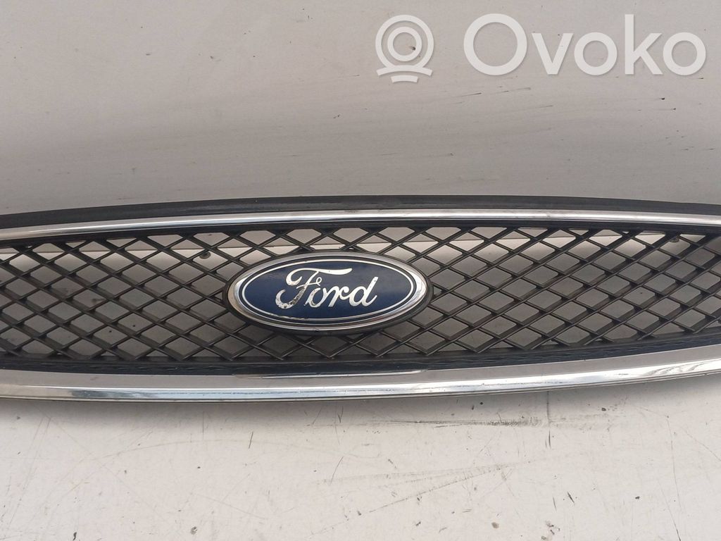 Ford Focus Rejilla superior del radiador del parachoques delantero 