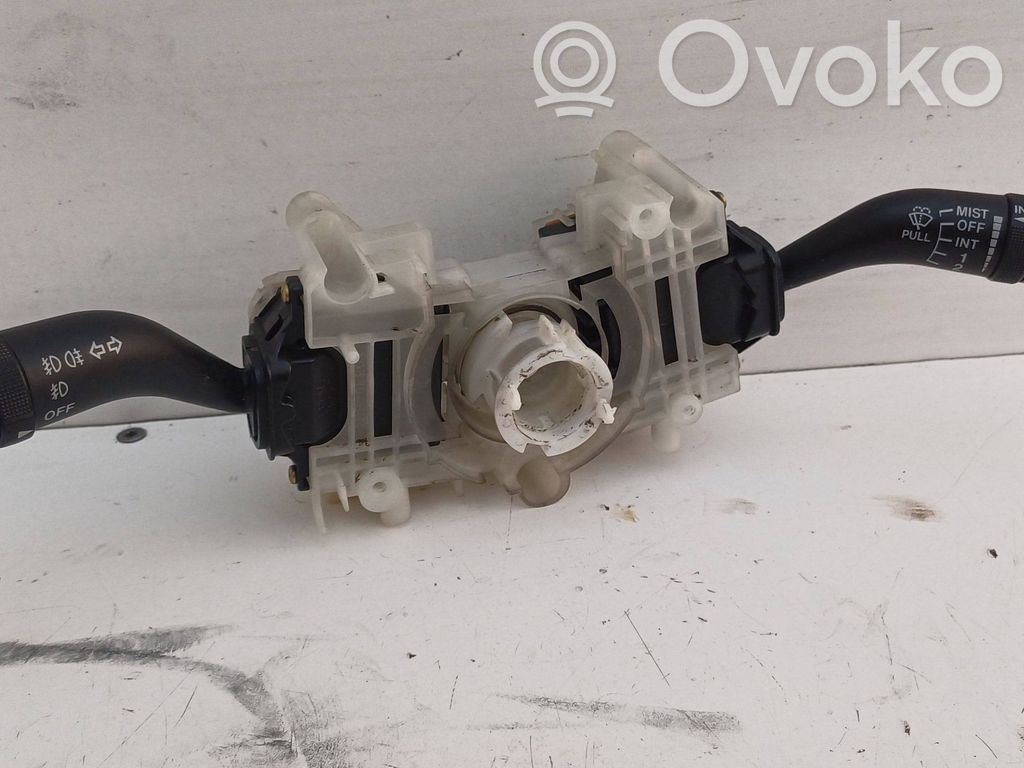 Mazda MPV Ручка стеклоочистителей 