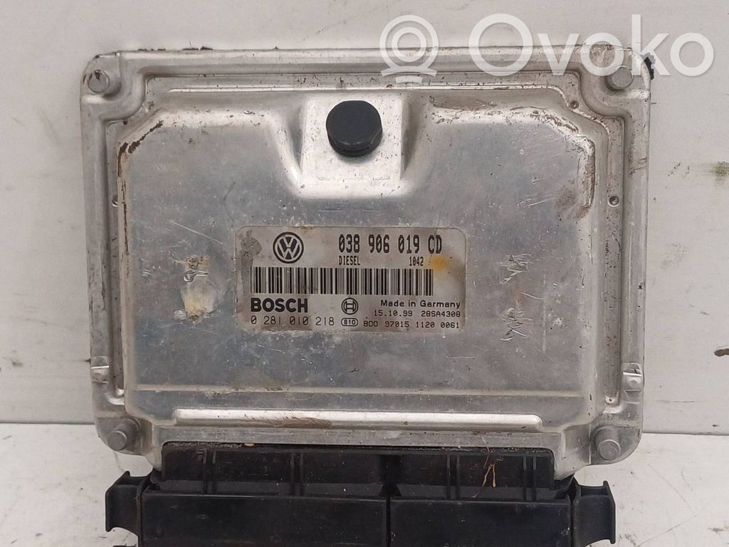 Volkswagen PASSAT B5.5 Engine control unit/module 