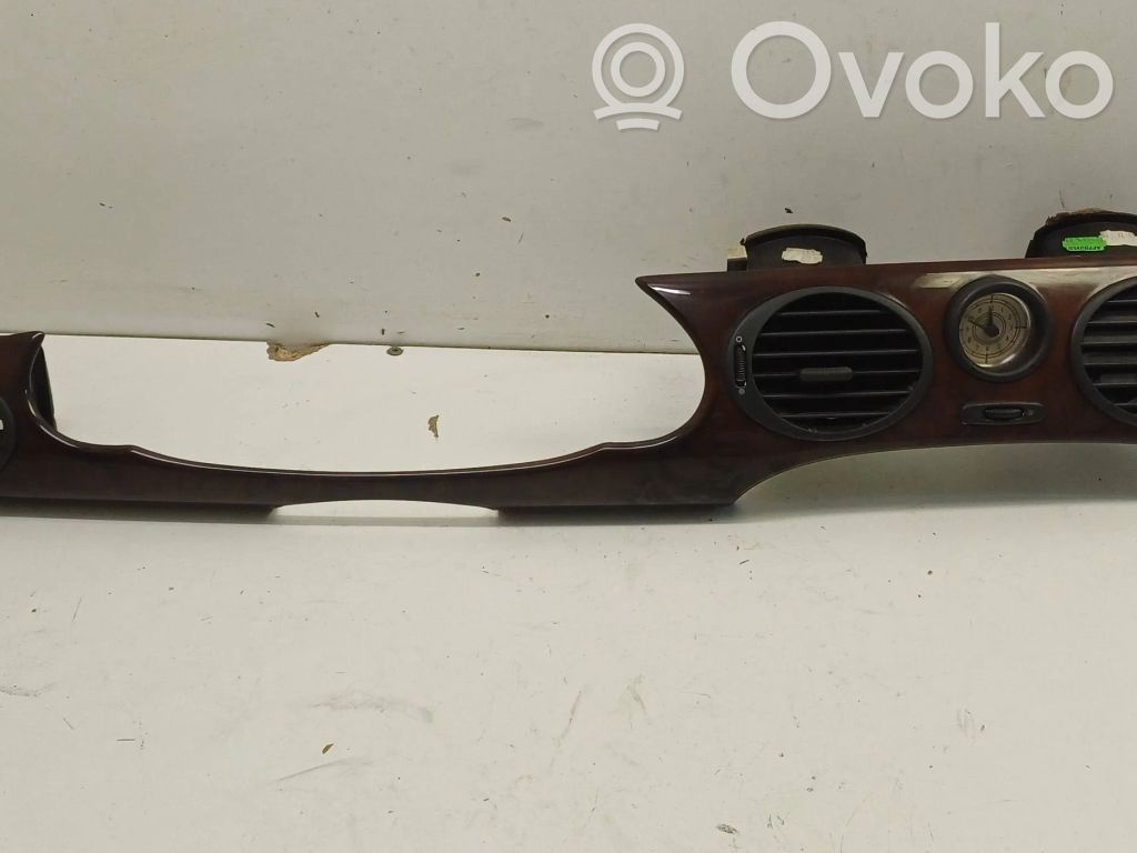 Rover 75 Moldura de la unidad delantera de radio/GPS 