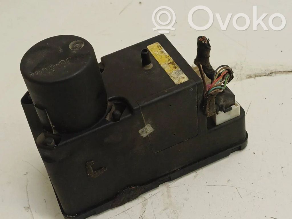 Audi A4 S4 B5 8D Central locking vacuum pump 