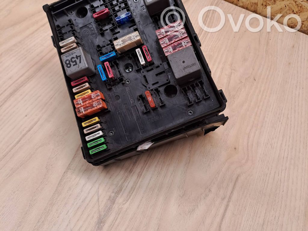 Volkswagen Touran I Fuse module 