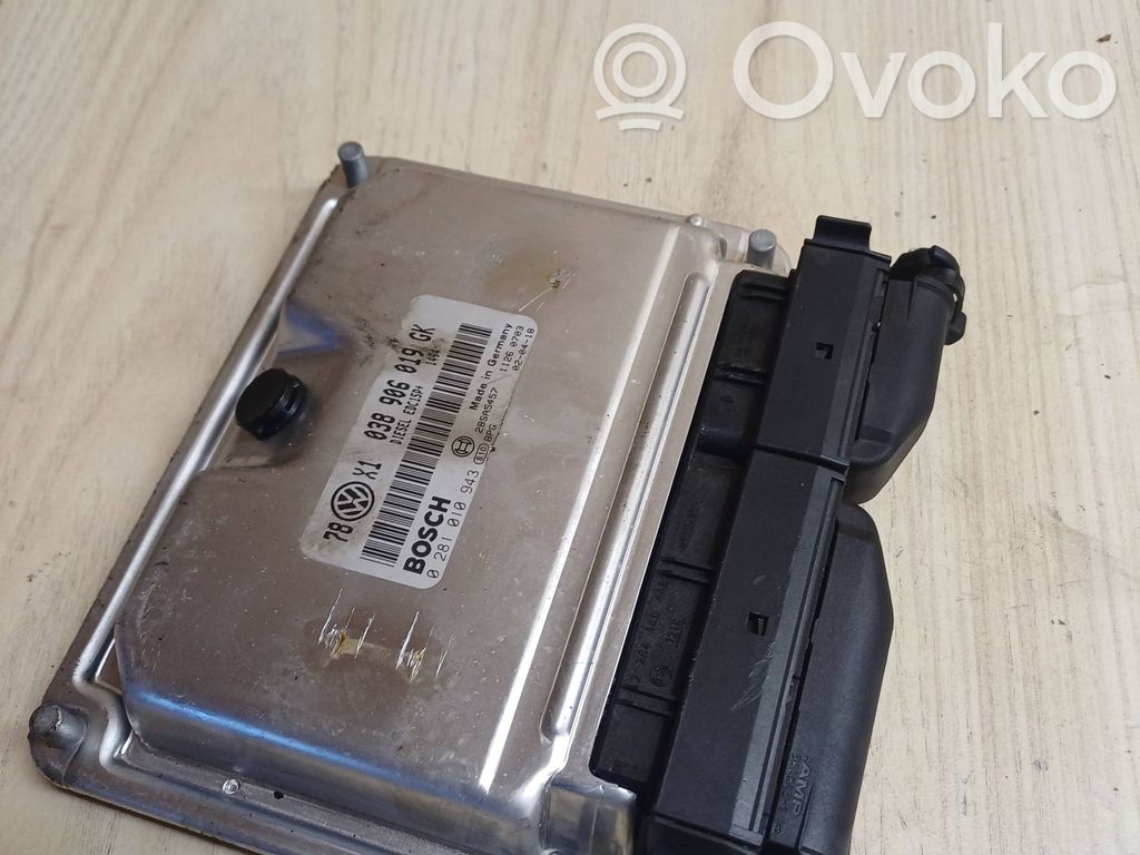 Volkswagen PASSAT B5.5 Engine control unit/module 