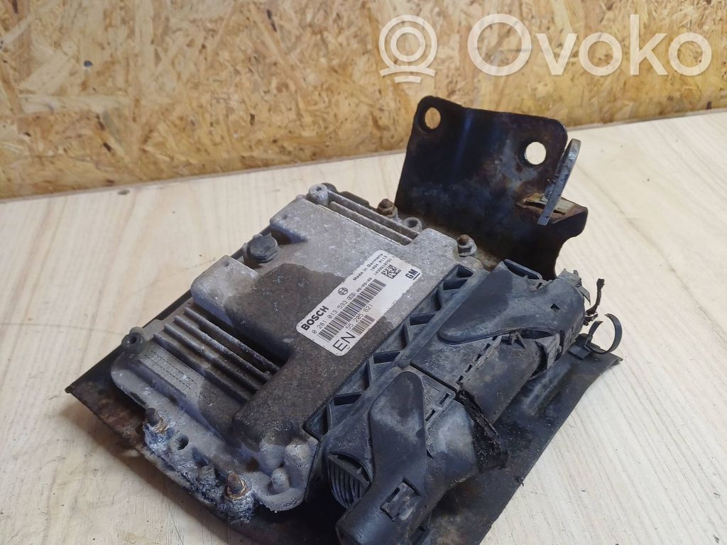 Opel Zafira B Sterownik / Moduł ECU 