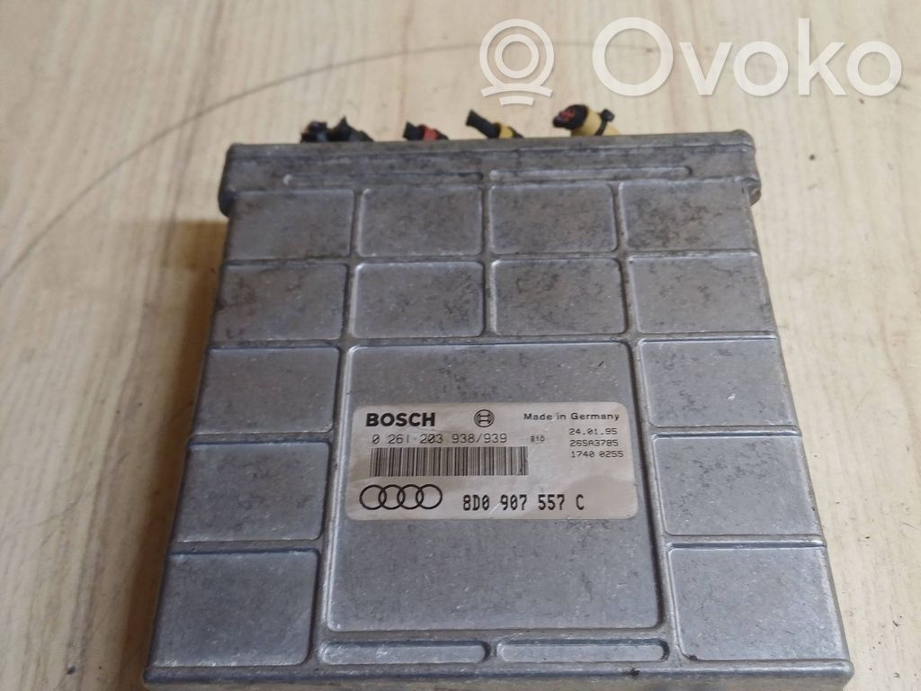 Engine control unit/module   8D0907557C,26SA3785,0261203938