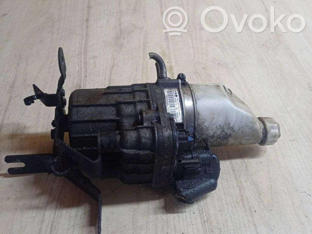 Opel Astra H Power steering pump 