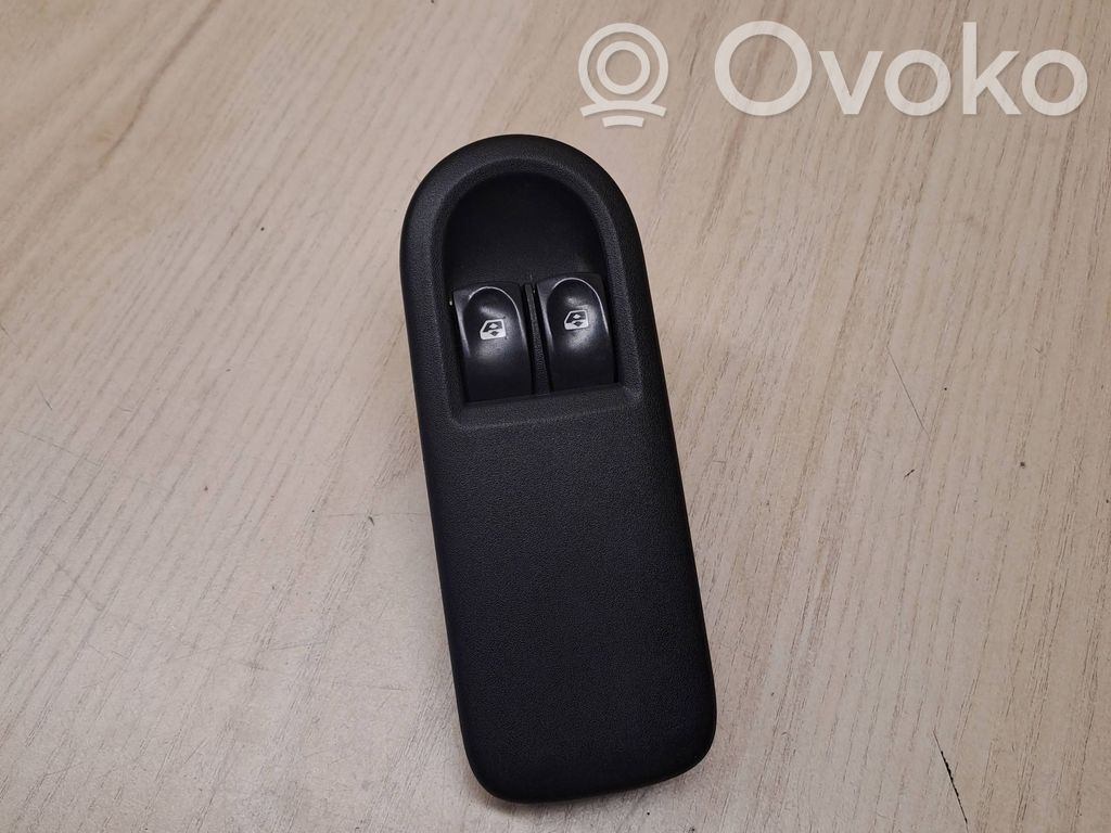 Renault Clio III Electric window control switch 